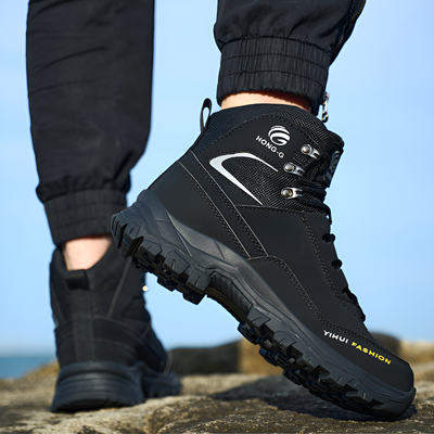 Scarponi uomo montagna