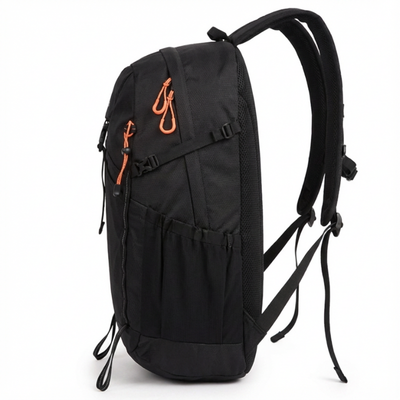 Zaino da trekking nero da 30 litri