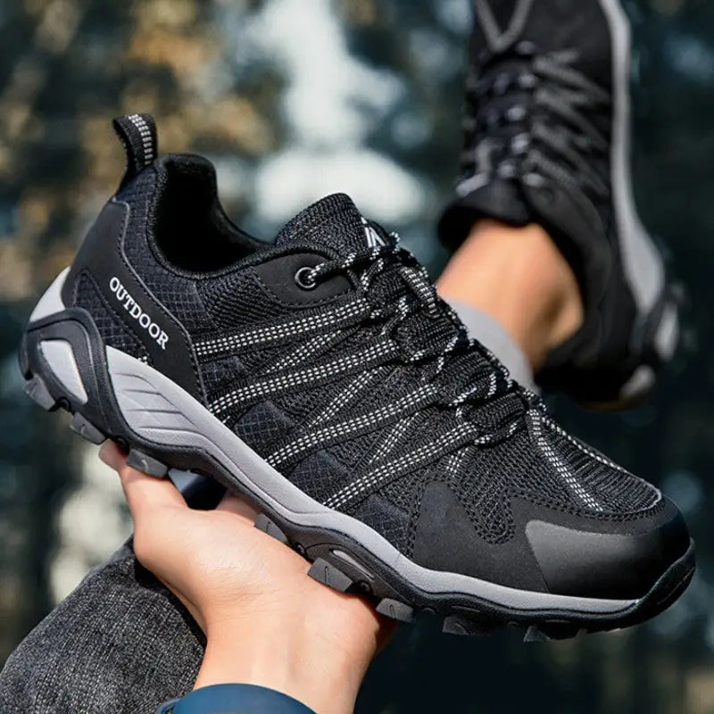 Chaussure de marche résistante