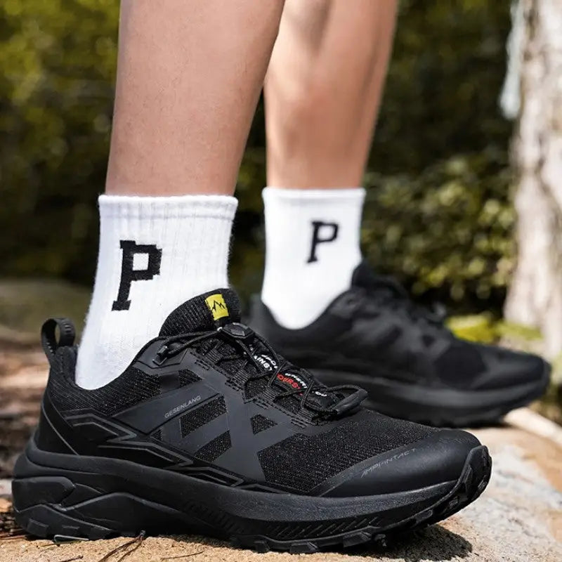 Chaussure de marche terrain escarpé