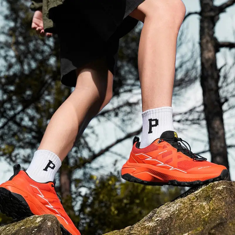 Chaussure de marche terrain escarpé