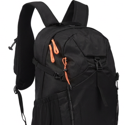 Zaino da trekking nero da 30 litri