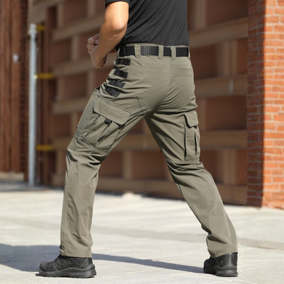 Pantaloni cargo militari uomo multitasche